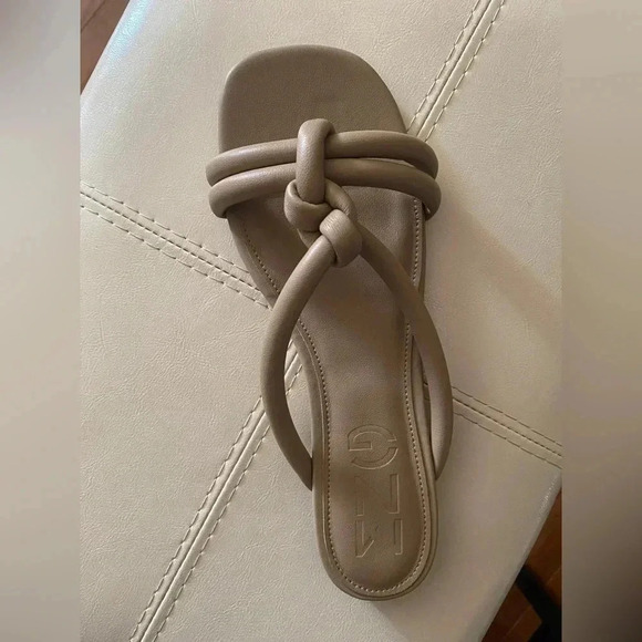 MNG Slides Sz 8 - Picture 1 of 3